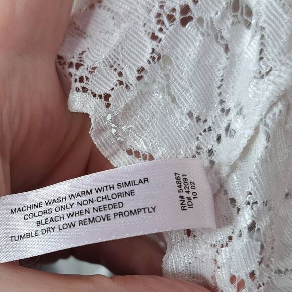 Victoria’s Secret Women's Vintage Y2K Cream Lace Unlined Halter Bodysuit size La - Picture 8 of 8